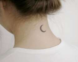 She is also a tattoo lover like many other celebrities and has engraved one on the back of her neck. 
